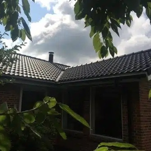 Nyt tag på villa i Solrød med moderne materialer