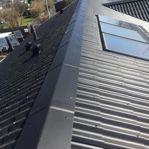 Eternittag fra Cembrit monteret ved tagrenovering i Solrød.