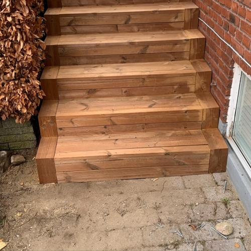 Vedligeholdelsesfri komposit-træterrasse i Solrød