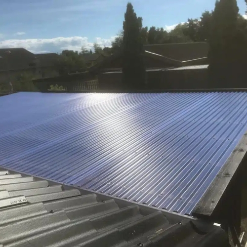 Renovering af villa-tag i Ishøj med moderne løsninger.