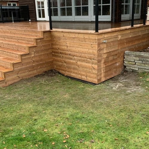 Pris på opbygning af træterrasse i Greve med forskellige materialer.